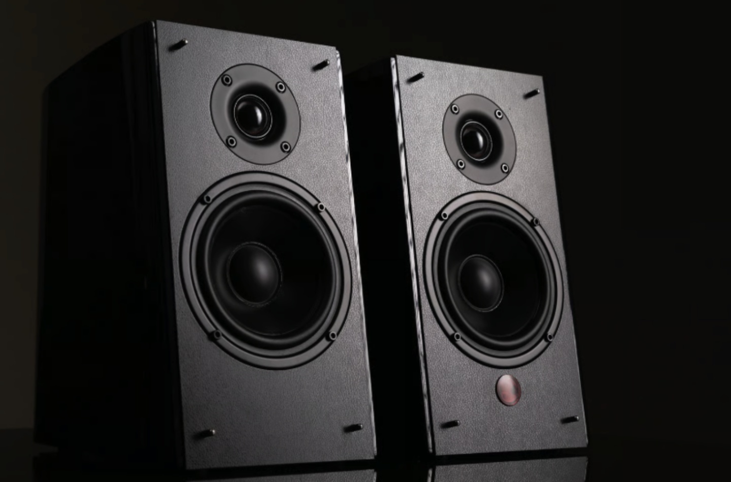 喇叭到底怎麼選?從藍牙音箱、Soundbar 到監聽喇叭,一次搞懂不同類型差在哪 喇叭到底怎麼選?從藍牙音箱、Soundbar 到監聽喇叭,一次搞懂不同類型差在哪