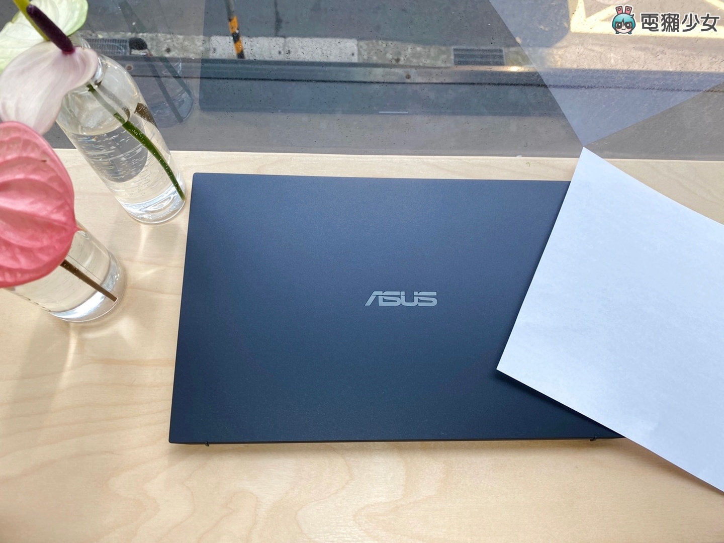 開箱｜不到一公斤的商務筆電『 ASUS ExpertBook B9 』不只輕薄還有 24 小時續航力！