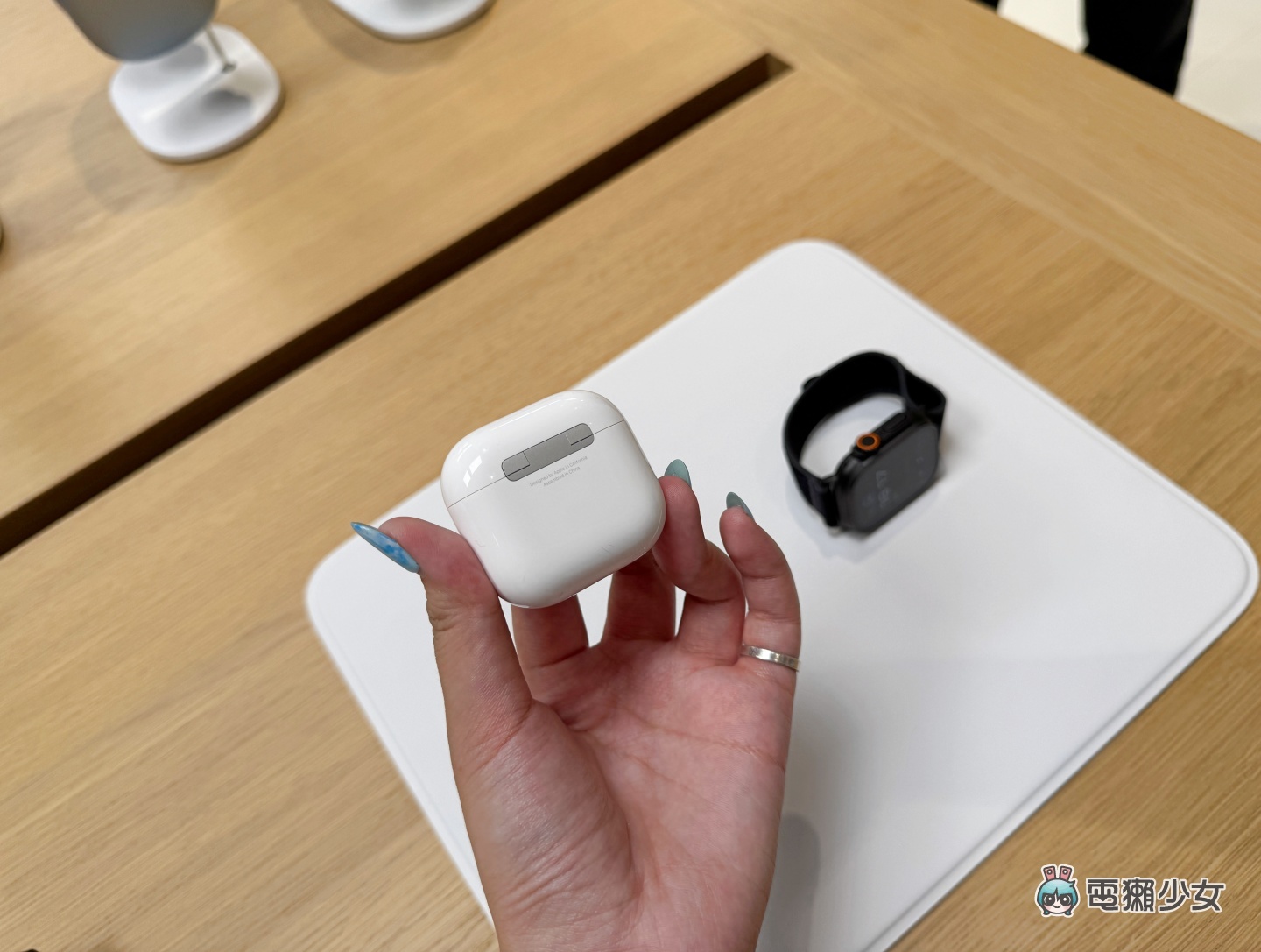 AirPods 4 降噪版實戴體驗心得老實說！加映：全新配色的 AirPods Max