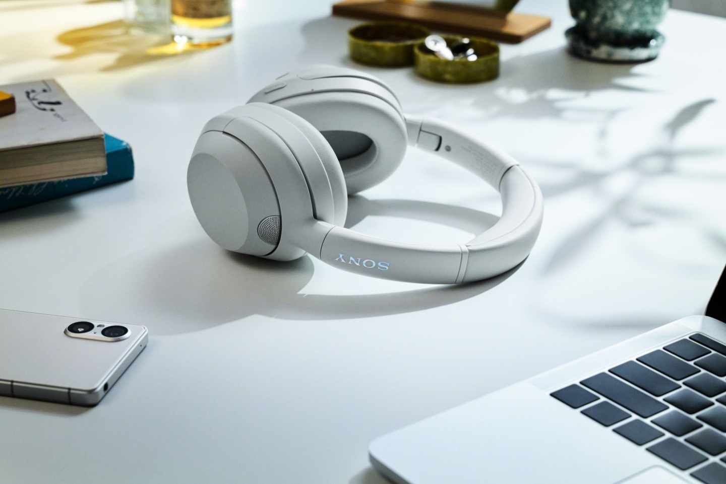 Sony 新耳罩式無線降噪耳機於 2024/4/23 在臺上市，建議售價 NT: 5,990元