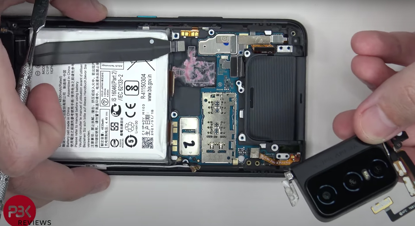 外媒拆解華碩『 ZenFone 8 Flip 』 結論：會是一支蠻好維修的手機！