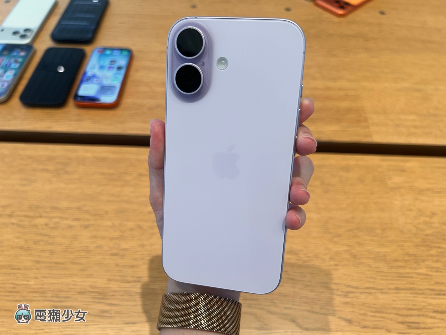 iPhone 17 開賣！實機搶先看 藏藍色成果粉最愛 系列活動超精彩