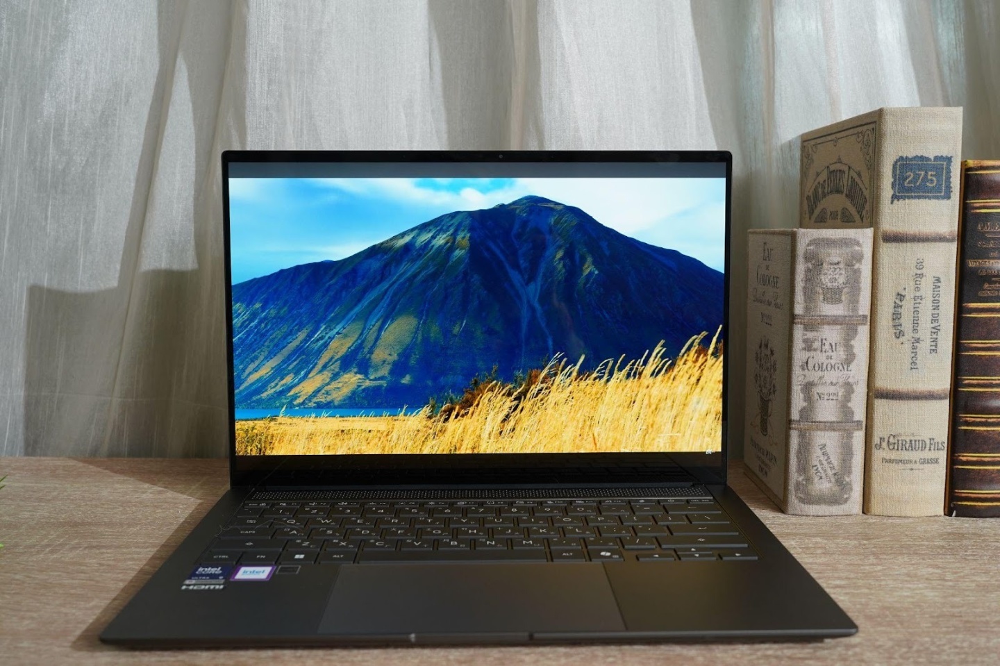 【評測】ASUS Zenbook S14 (UX5406AA) 開箱：不簡單的新機身 + 最新 Intel® Core™ Ultra 9 系列 3 處理器