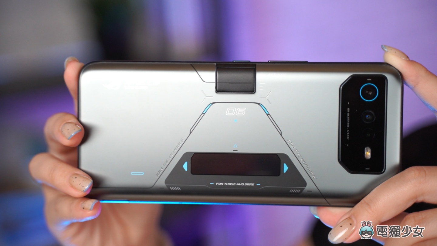 開箱｜處理器篡位排行第一！ROG Phone 6D Ultimate 電競手機，出現神祕小黑盒？實測遊戲數據結果說話，告訴你！它！有！多！強！