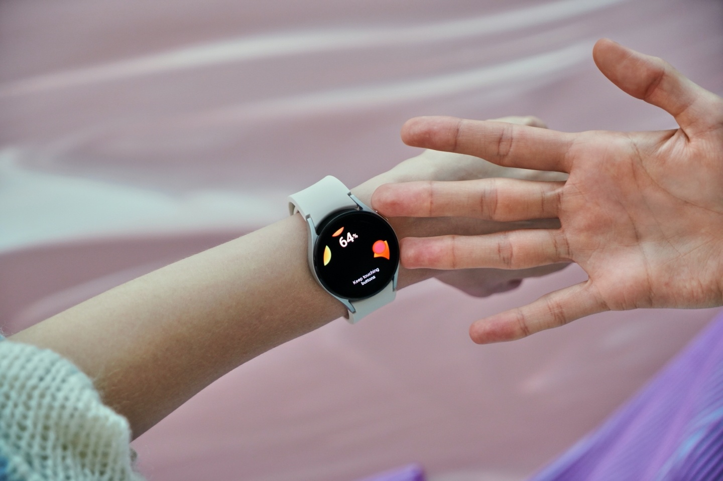 三星 Galaxy Watch4 系列搭載全新 Wear OS 3 作業系統，功能全面升級！同場加映：Galaxy Buds2 也亮相了