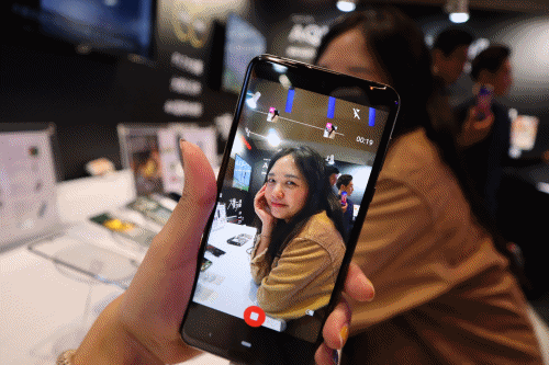 出門｜SHARP推出旗艦級手機『 AQUOS R3 』錄影時AI可以幫你自動捕捉好照片 還能生成15秒小短片