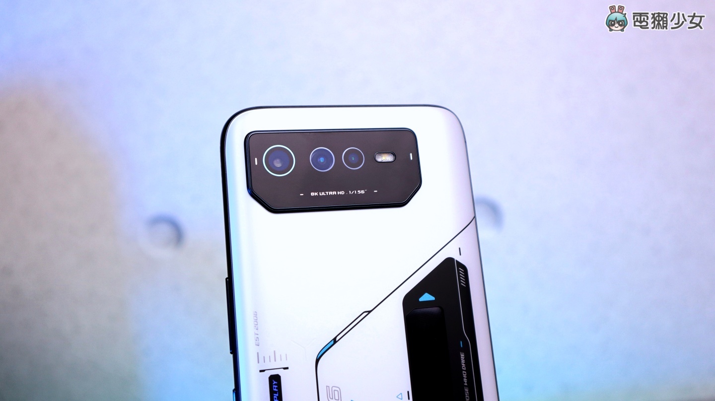 開箱｜效能與散熱超進化！ROG Phone 6 Pro 電競手機三週使用心得，首次加入後置幻視螢幕 NFT