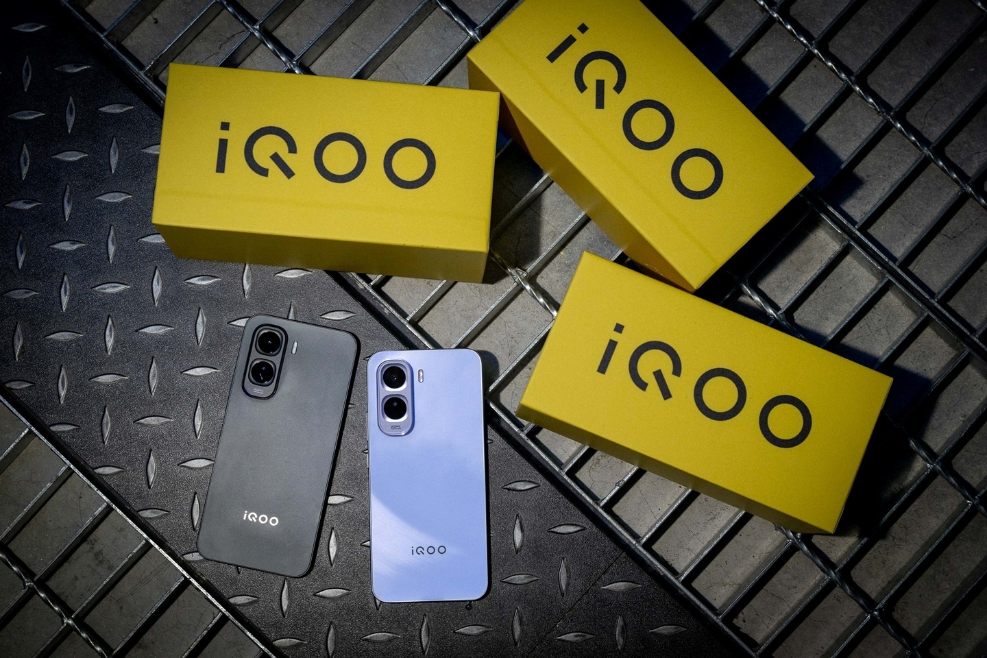出門不用帶行動電源？曉緹帶你開箱全台首款「電力怪獸」iQOO Z11！