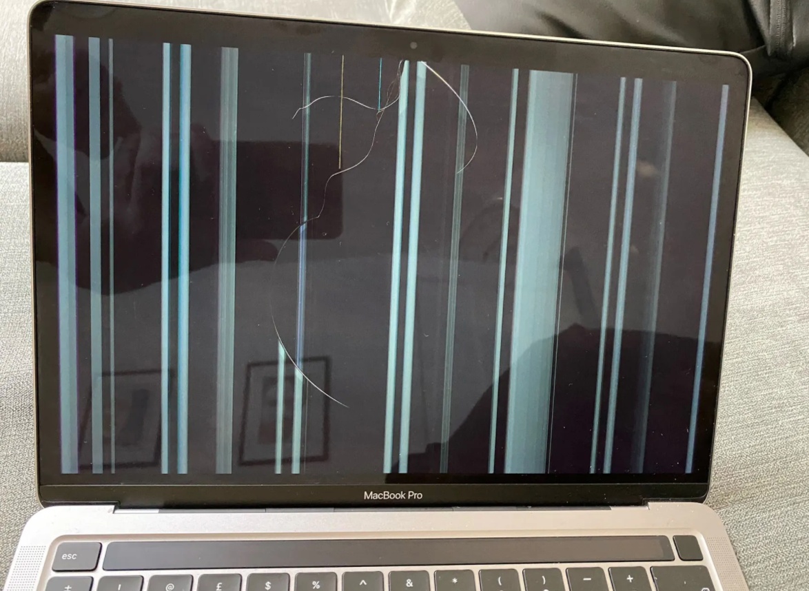 搭載 M1 的 MacBook 筆電爆災情！螢幕沒原因破裂、調整角度也會造成顯示問題
