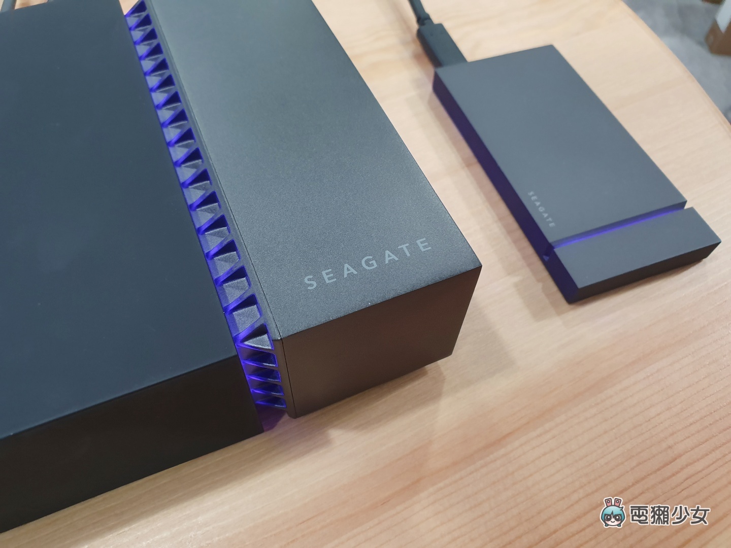 開箱｜輕巧外型卻有強悍高速！『 Seagate FireCuda Gaming SSD 』超美型外接硬碟實測