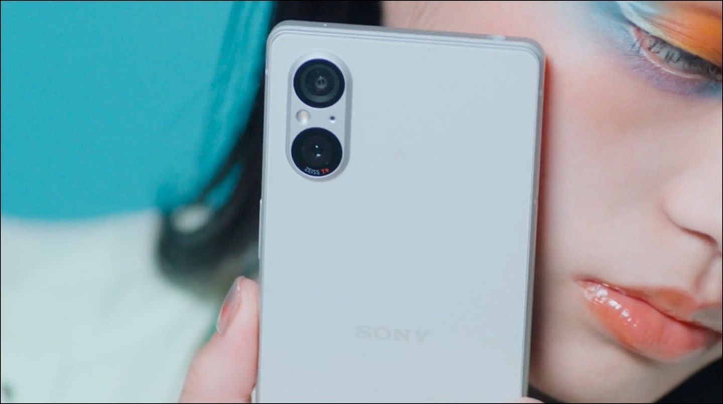 Sony Xperia 5 V 廣告短片流出！長相更加俐落好看，因為少了一個東西啦