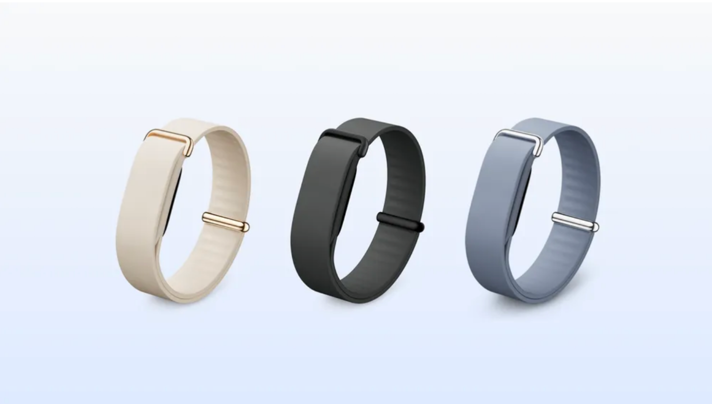 無螢幕 AI 手環登場！Google Fitbit Air 主打一週長續航　Gemini 健康教練隨身陪練
