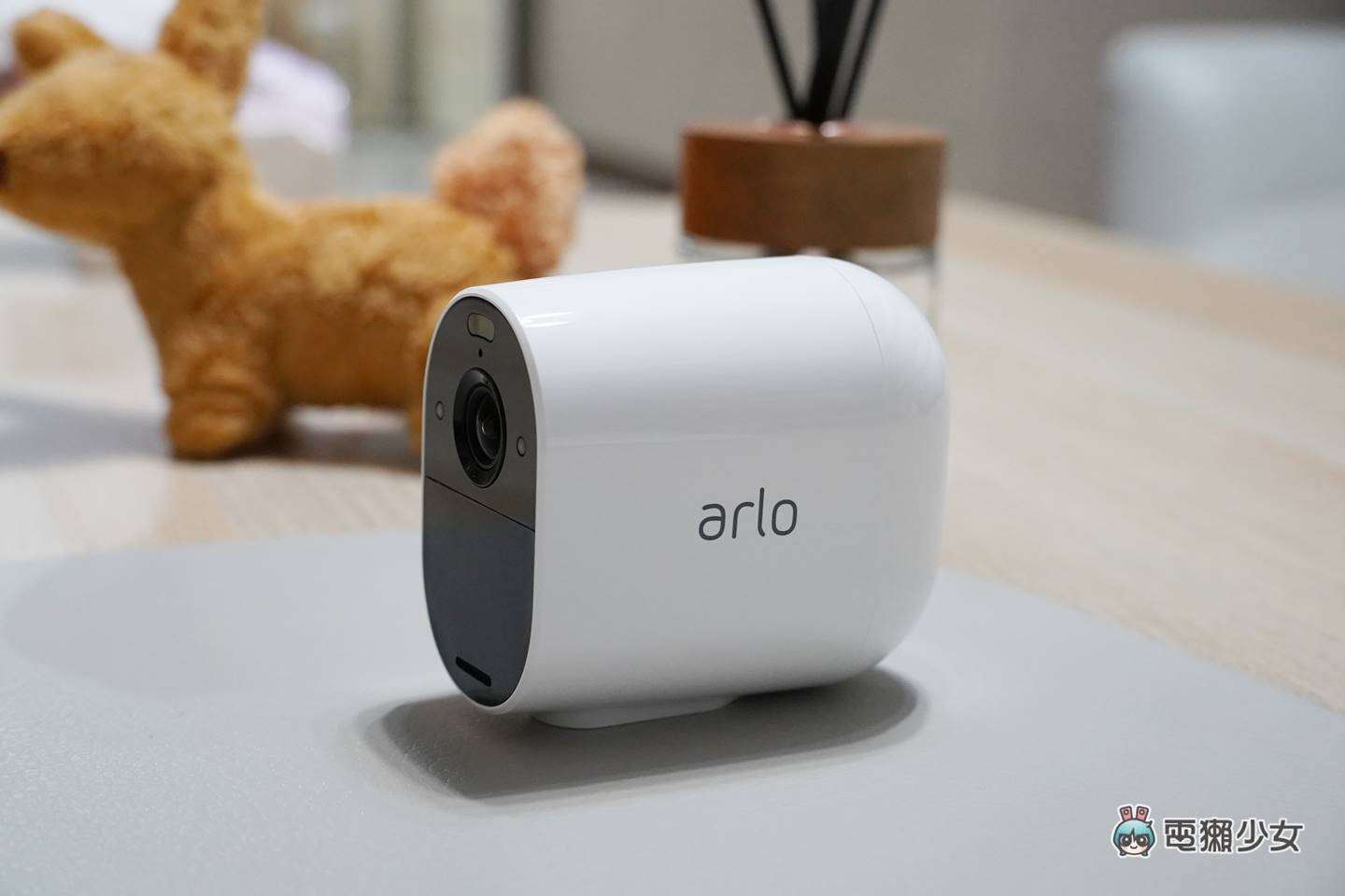 開箱｜簡易安裝又廣角的智慧居家監控！Arlo Essential 雲端無線 WiFi 攝影機、視訊門鈴