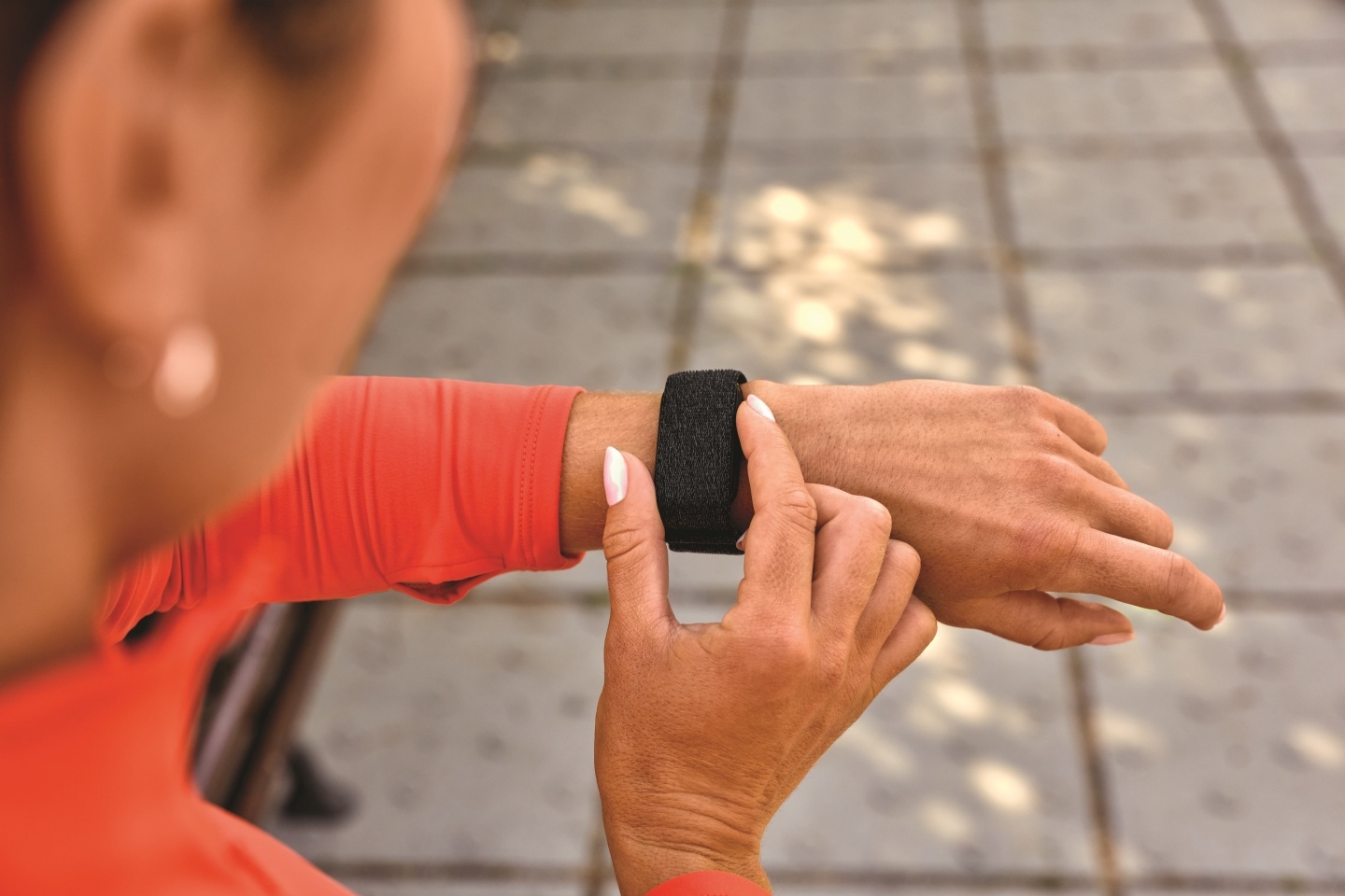 Garmin 首款無螢幕智慧手環 CIRQA 登場 沒有螢幕反而更專注？