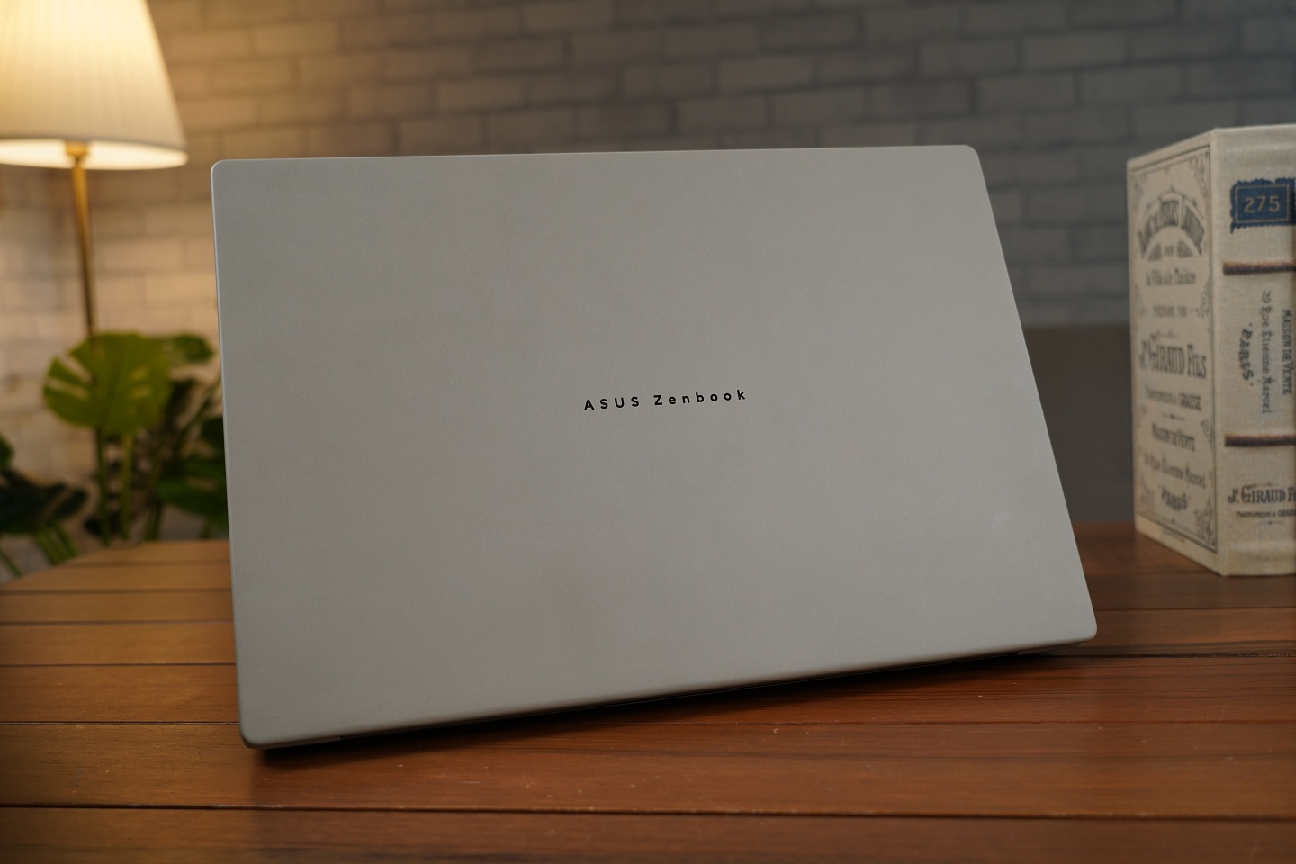 【評測】ASUS Zenbook A16 (UX3607OA) 開箱：金色機身我喜歡你啊 😍