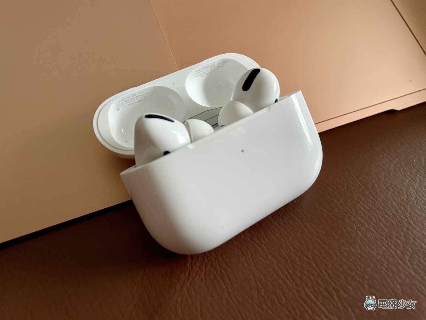 郭明錤預測 AirPods Pro 2 有望支援蘋果的無損音訊壓縮技術，外型和充電盒都會有全新設計