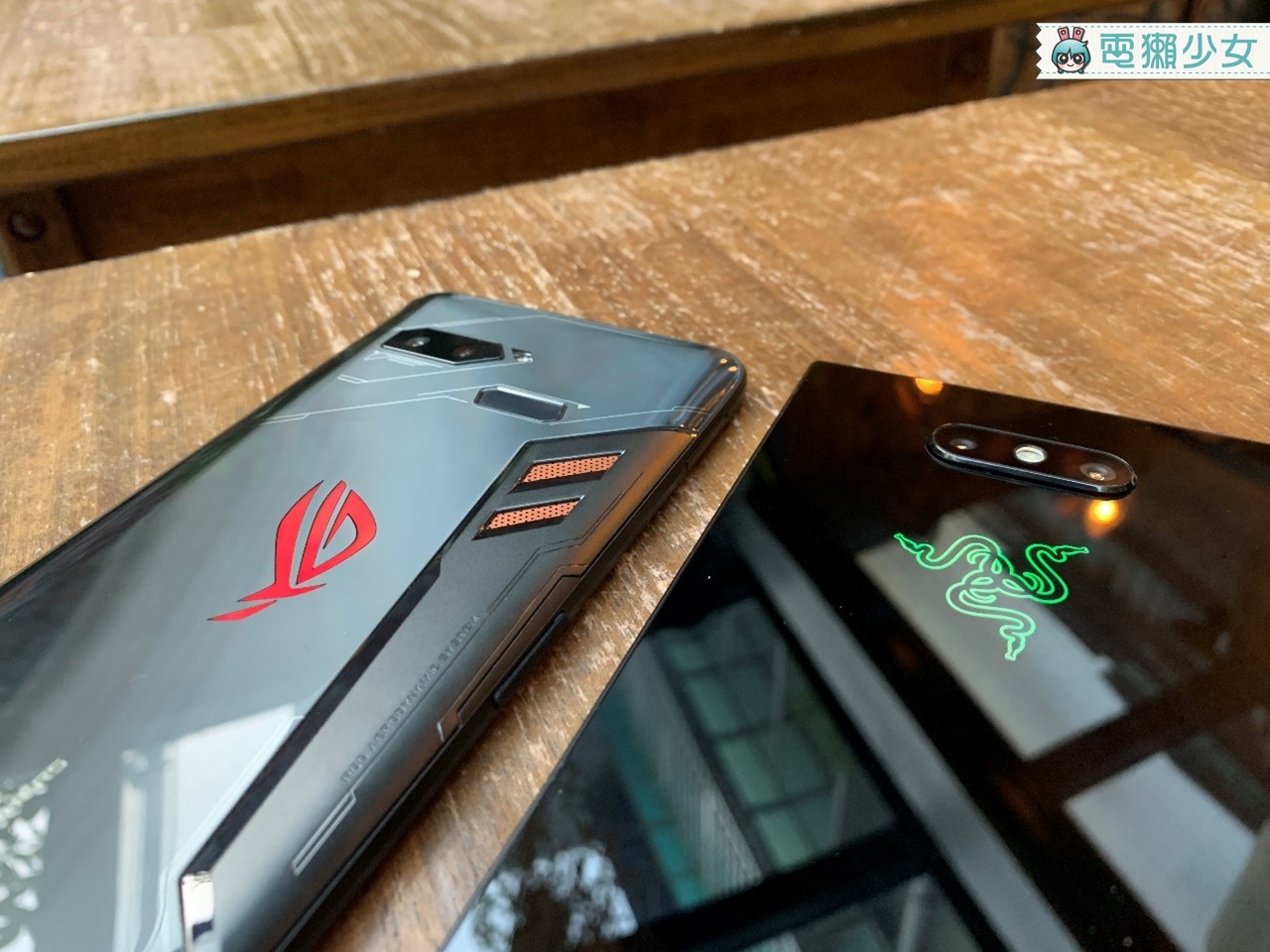 純外型比較 ROG Phone與Razer Phone 2誰更帥？