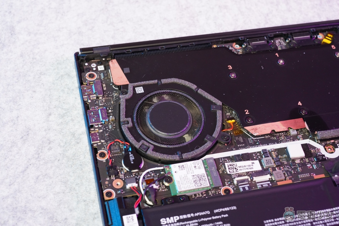 【開箱】Acer Predator Triton 14 AI 開箱：超好按的電競 + 創作者筆電