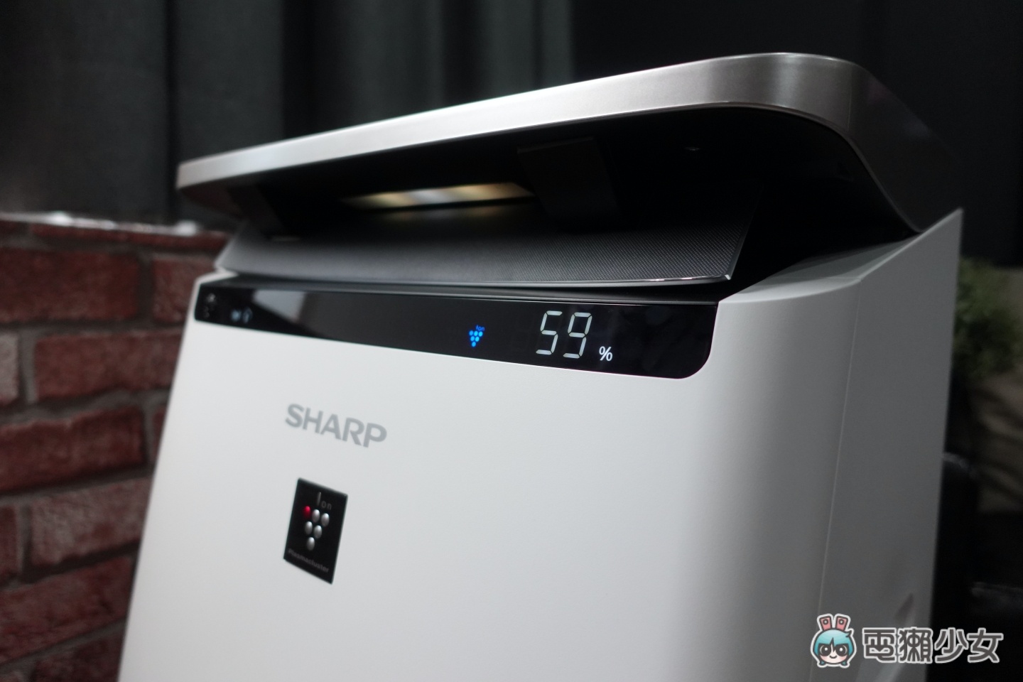 鼻子常過敏？因為空氣太髒啦！最旗艦的『 SHARP AIoT 智慧空氣清淨機 』搭載自動除菌離子技術及四層過濾網 能去除衣服上的煙味、汗臭味 還你乾淨的空氣