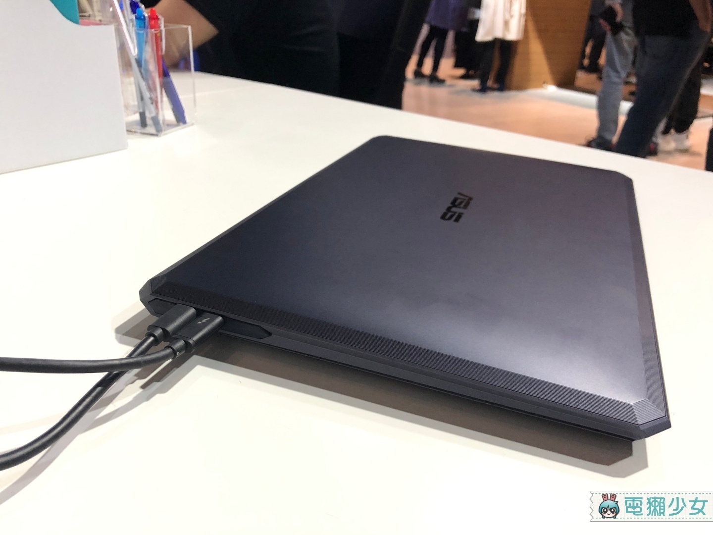 出門｜華碩在台推出『 ProArt StudioBook One 』專為高階創作者打造的筆電 規格衝天 售價33萬台幣