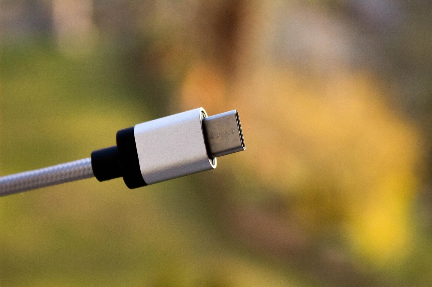 歐盟進一步推動 USB Type-C 成統一充電規格！iPhone 即將與 Lightning 連接埠道別？