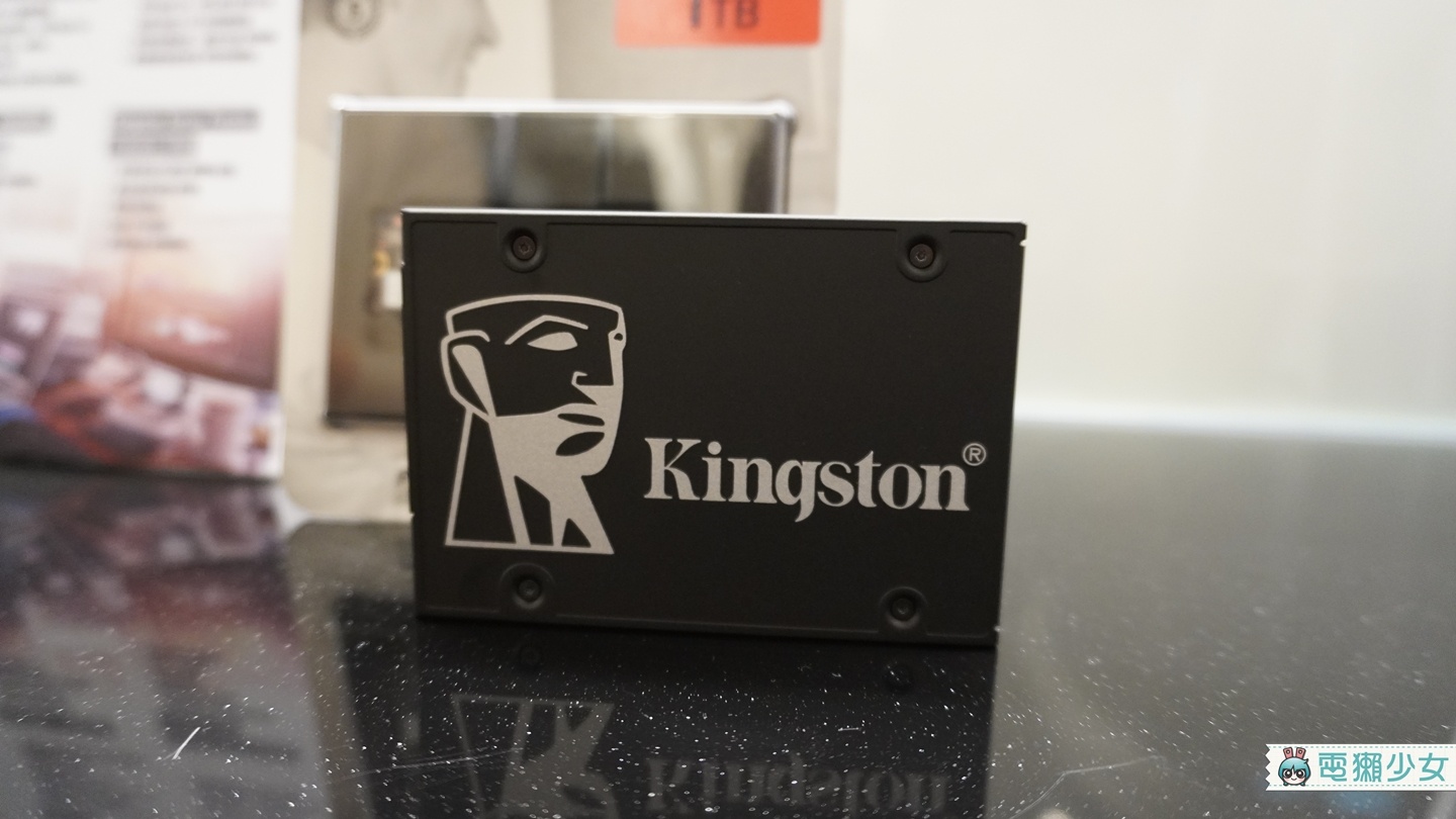Kingston 全新升級版『 Canvas Select Plus 』記憶卡，具備 512GB 的容量，讀取跟寫入的速度高達 100／85MB／s