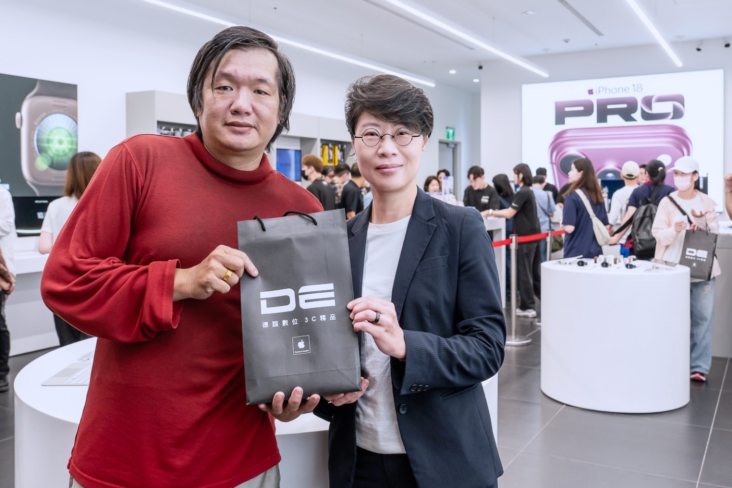 iPhone 18 Pro正式開賣！勃根地紅超夯，果粉換機真正看的是續航、相機和大容量