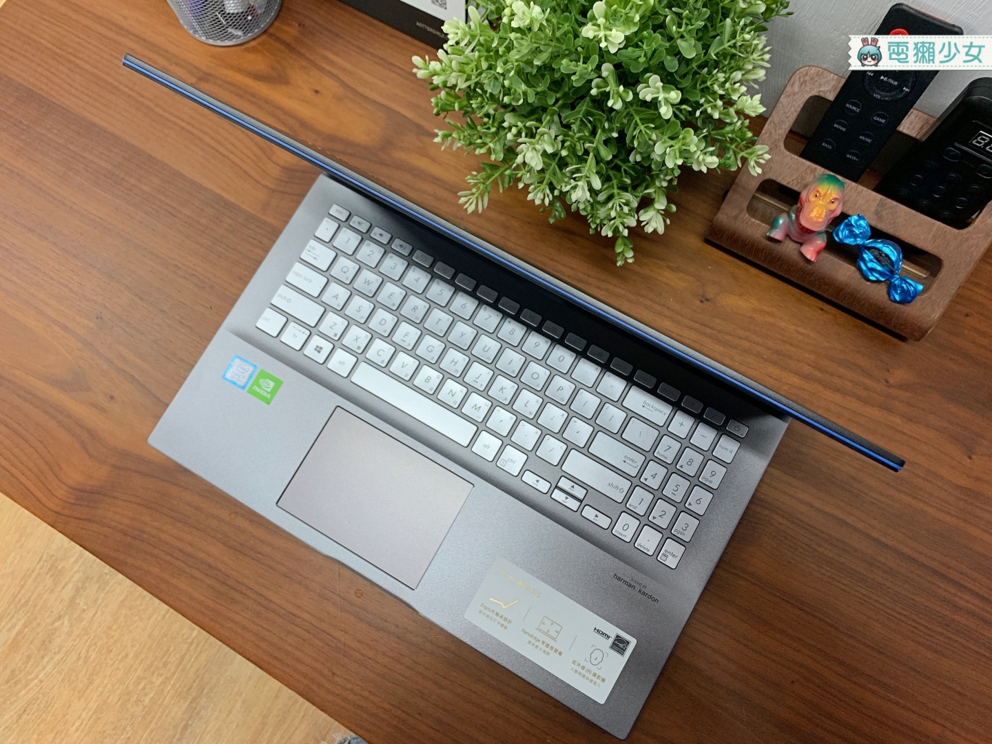 開箱｜平價筆電也有第二螢幕！『 ASUS VivoBook S15 超能綠 』超美新色開箱實測，ScreenPad 2.0到底可以怎麼用