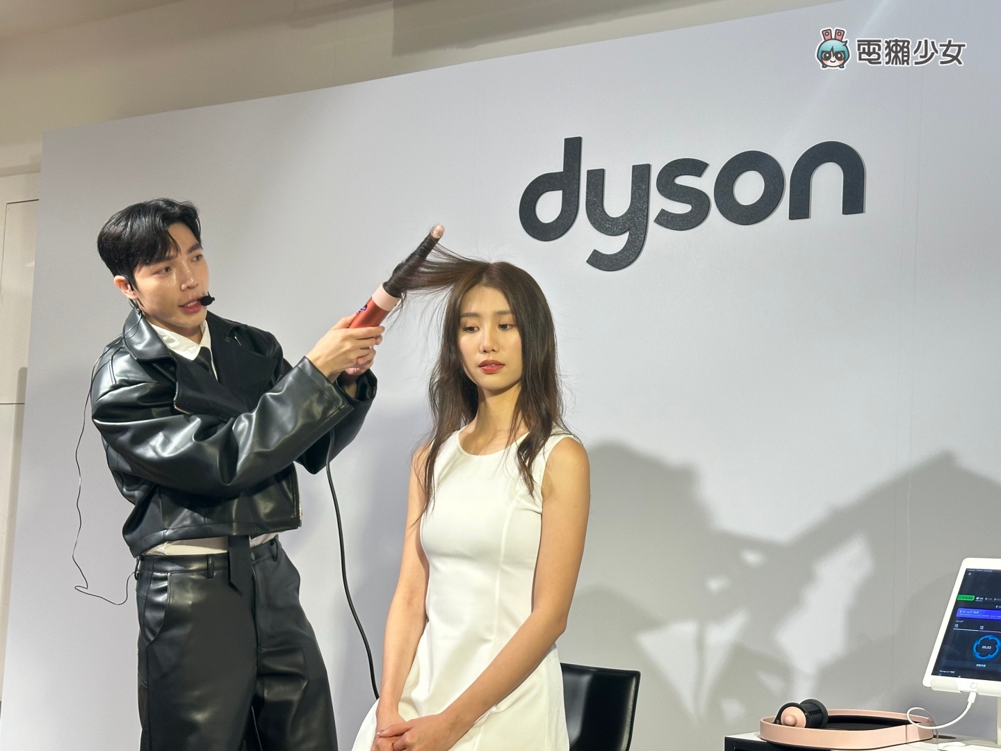 『 Dyson Airwrap i.d. 』在臺灣上市！Supersonic Nural 和 Airstrait 絲絨紅新春色限定色同步登場