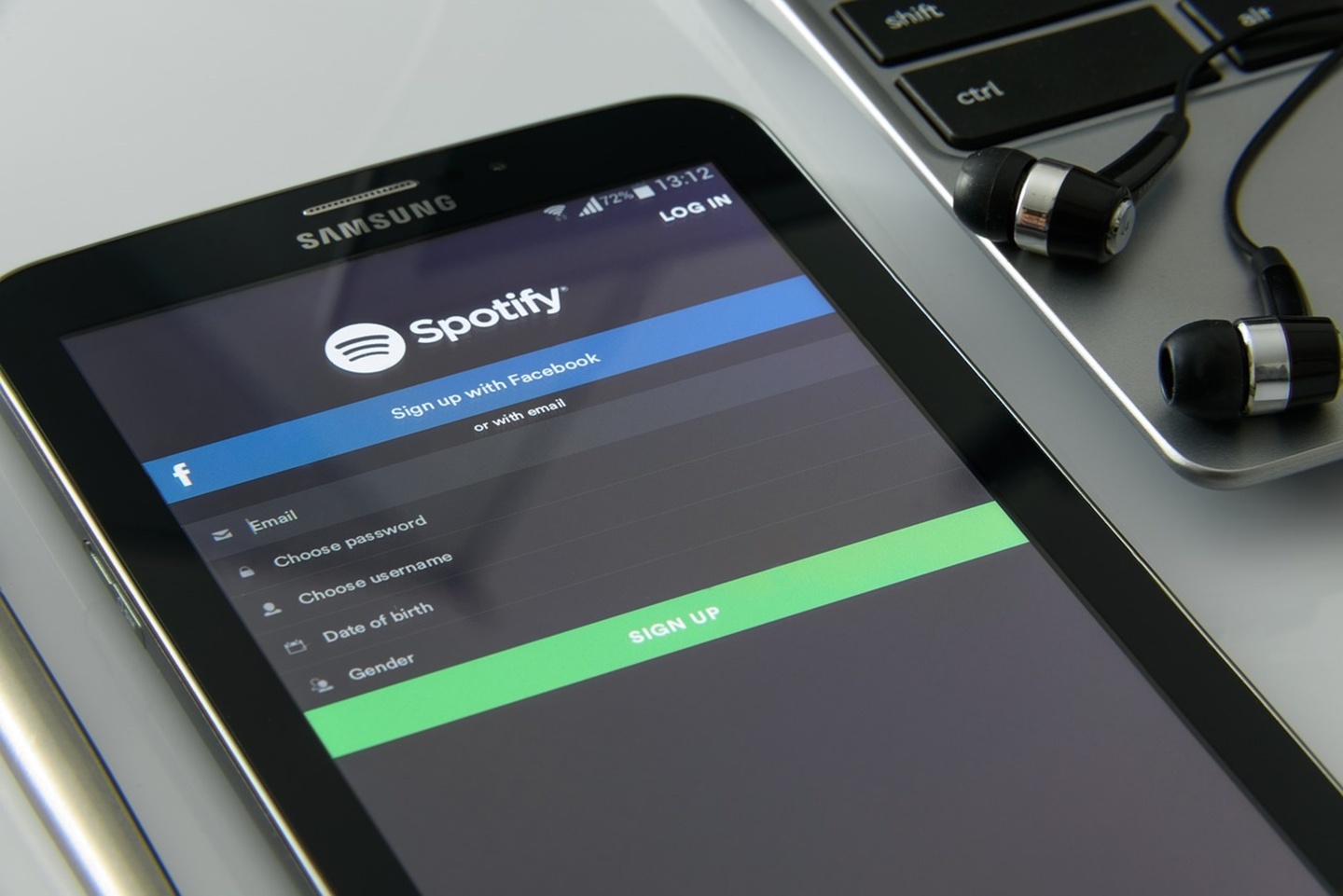 Spotify 將會有同步歌詞顯示的功能？官方表示的確在測試中