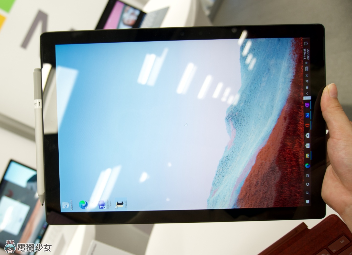 出門｜提升遠距會議的便利性『 Surface Hub 2S 』邊視訊還能共同編輯文件