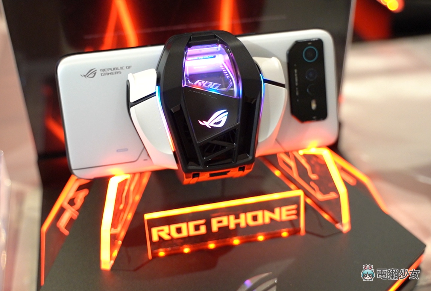ROG Phone 6 發表三萬有找！採用高通最新控溫長續航處理器，第六代空氣動力風扇與全新配件發表