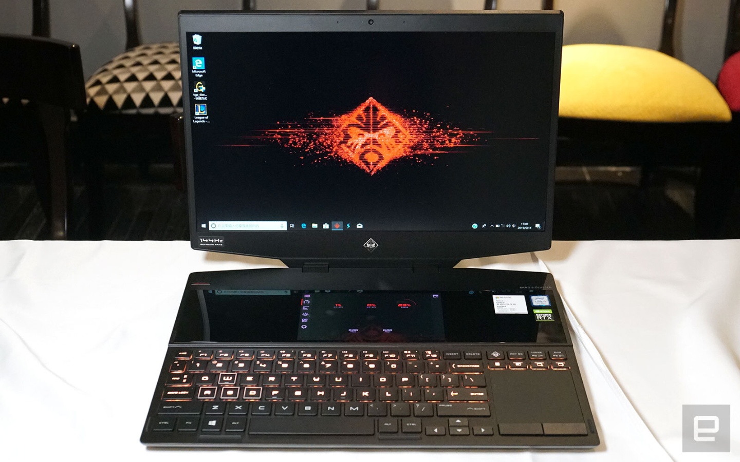 HP新款15吋雙螢幕電競筆電『 Omen X 2S 』在鍵盤上方有個6吋的觸控螢幕！