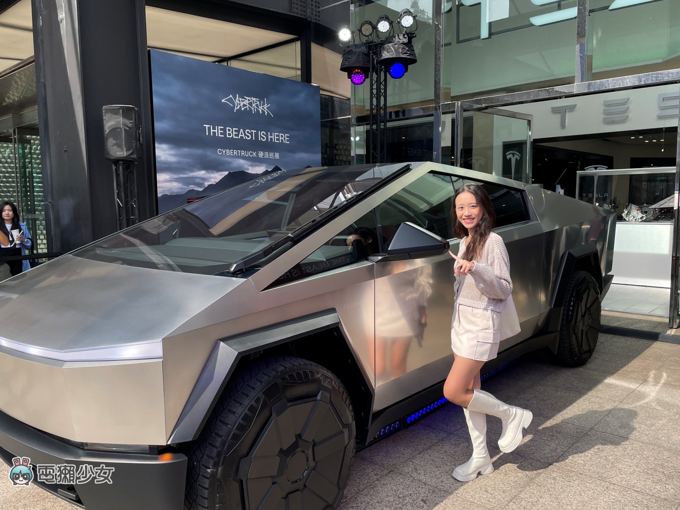 出門｜Tesla Cybertruck 超硬派電動皮卡 台灣巡迴展演開始啦！