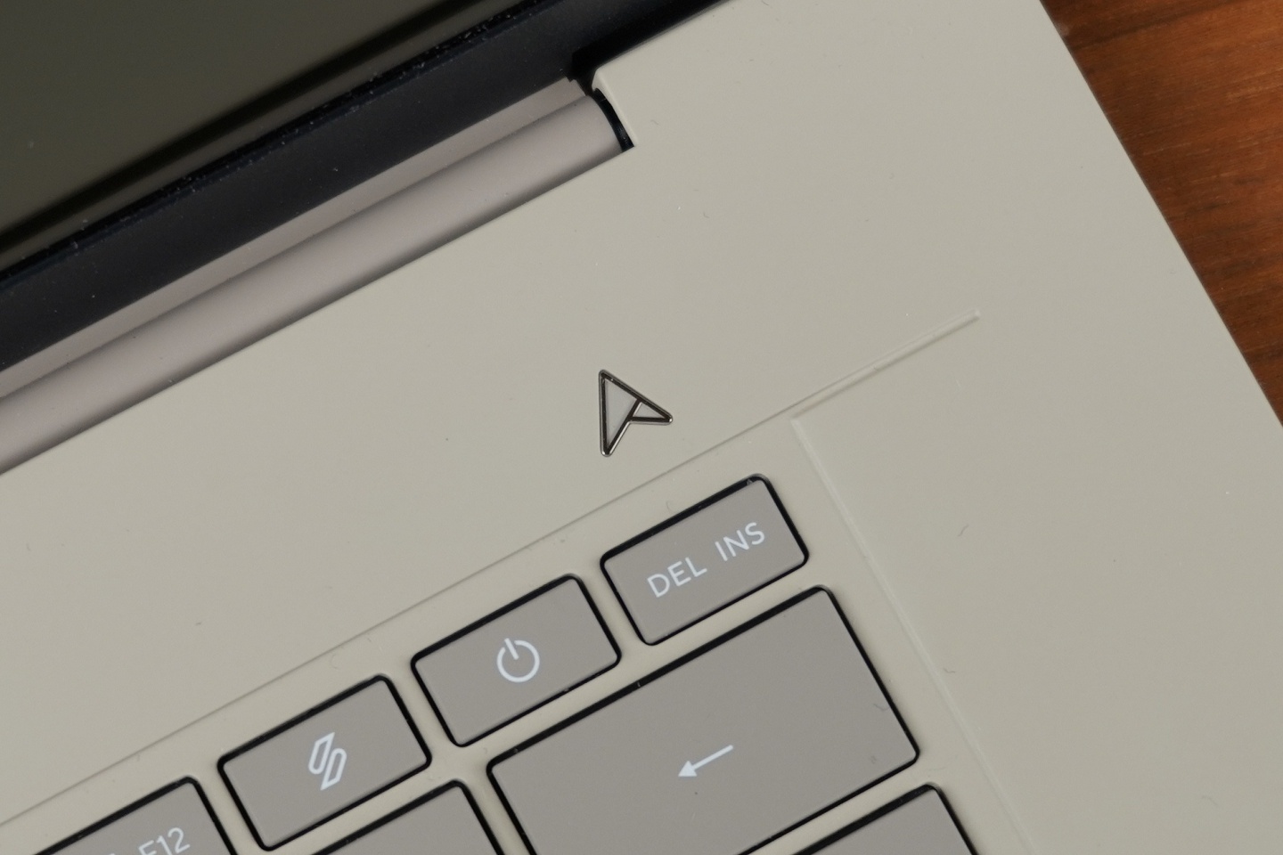 【評測】ASUS Zenbook A16 (UX3607OA) 開箱：金色機身我喜歡你啊 😍