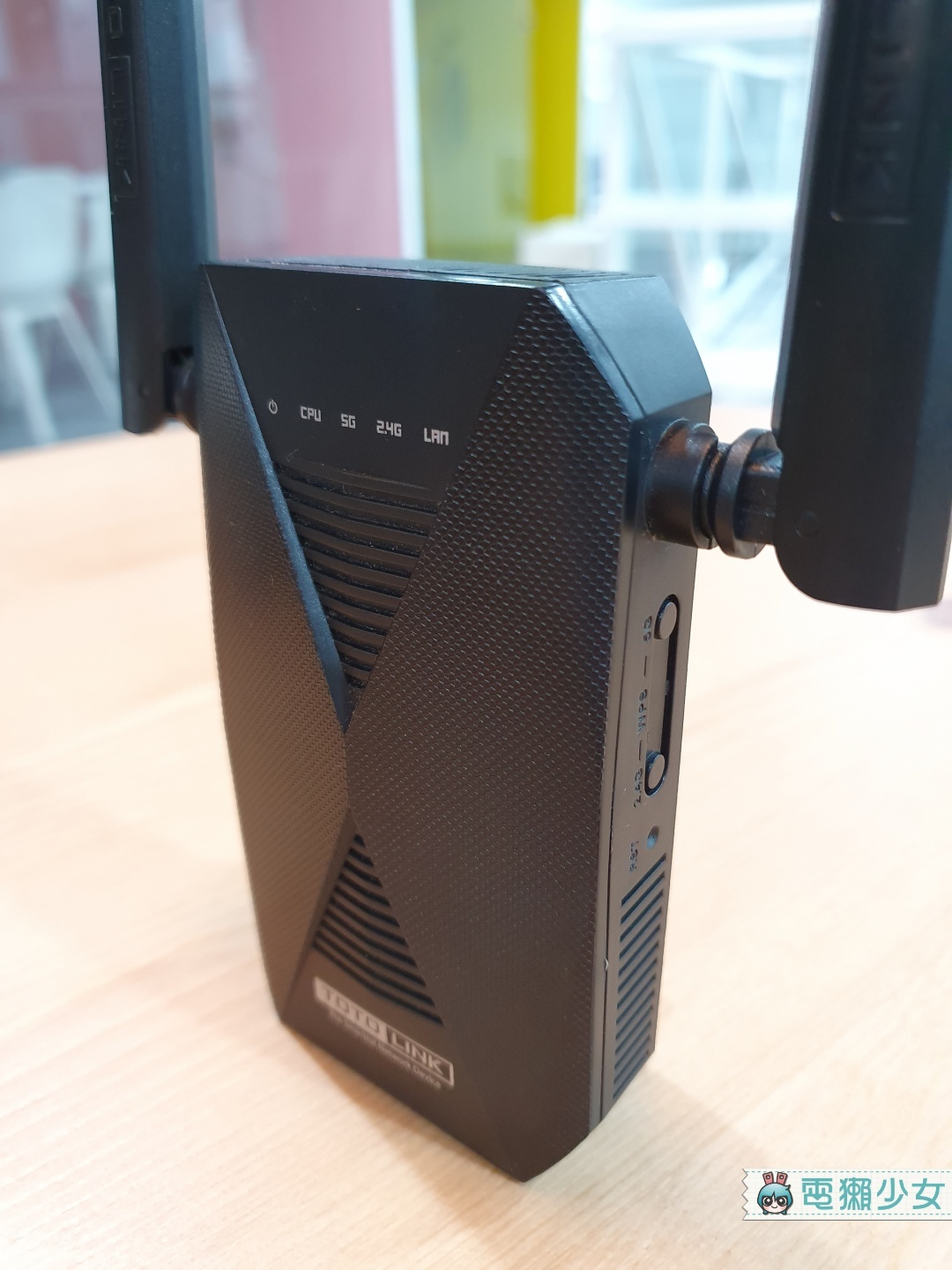 開箱｜『 TOTOLINK EX1200T 』無線訊號強波器 房間 Wi-Fi 訊號不夠強就靠它！