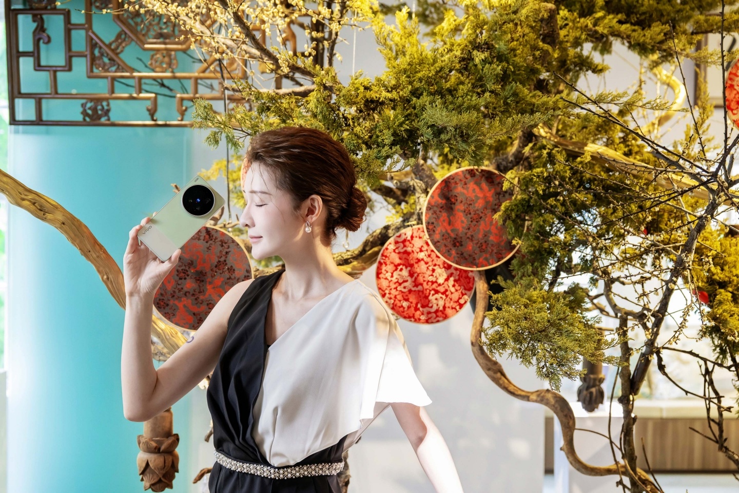 手機變身電影攝影機?我摸到 vivo X300 Ultra! 手機變身電影攝影機?我摸到 vivo X300 Ultra!