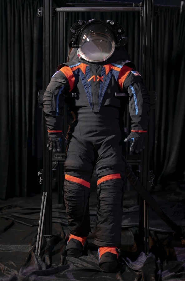 NASA updates spacesuits for the first time in 40 years! Astronauts' work mobility on the lunar surface will not only increase but also have a sense of fashion?
