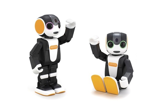 SHARP推出手機機器人RoBoHon新一代 可跳舞、看家、投影 但售價最高達18萬日圓