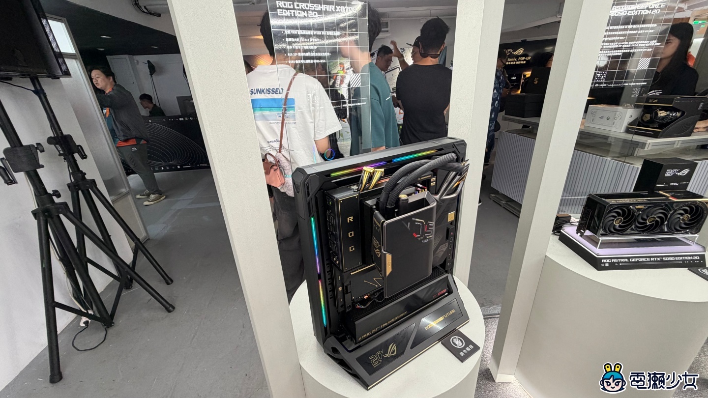 出門｜ROG 20 週年特展帶你看！43.9 萬限量套裝本人長這樣？現場還有這台掌機可以抽！