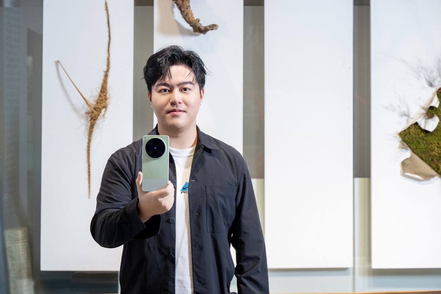 手機變身電影攝影機?我摸到 vivo X300 Ultra! 手機變身電影攝影機?我摸到 vivo X300 Ultra!