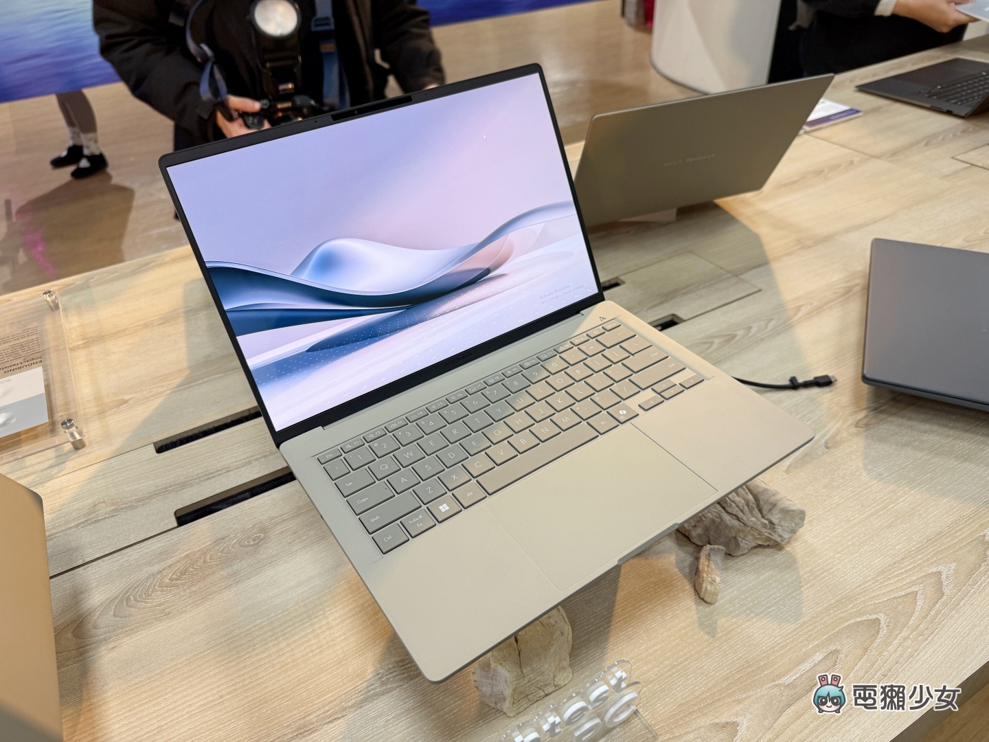 最輕的 Copilot+ PC 來了！ASUS Zenbook A14 快速動眼看