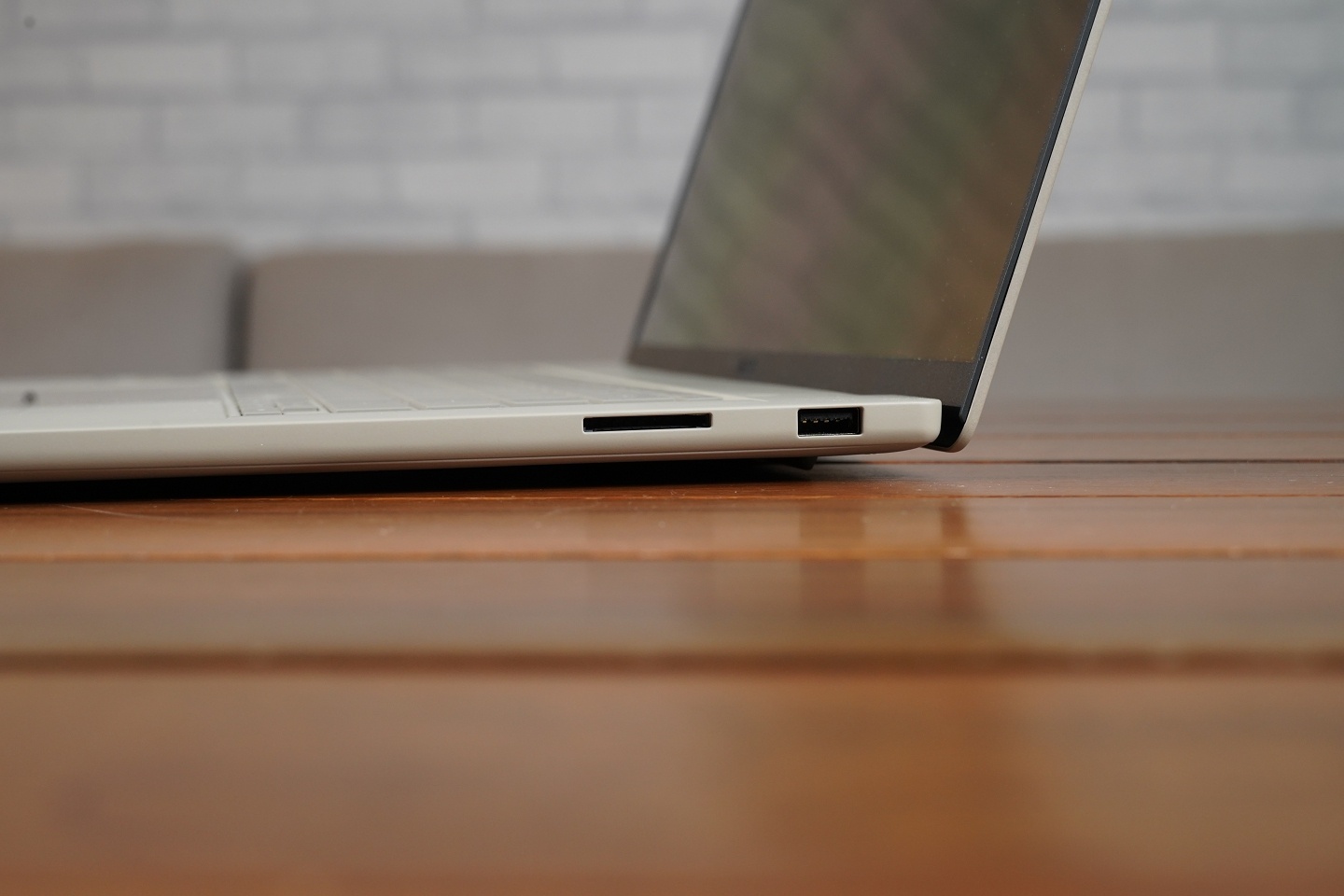 【評測】ASUS Zenbook A16 (UX3607OA) 開箱：金色機身我喜歡你啊 😍