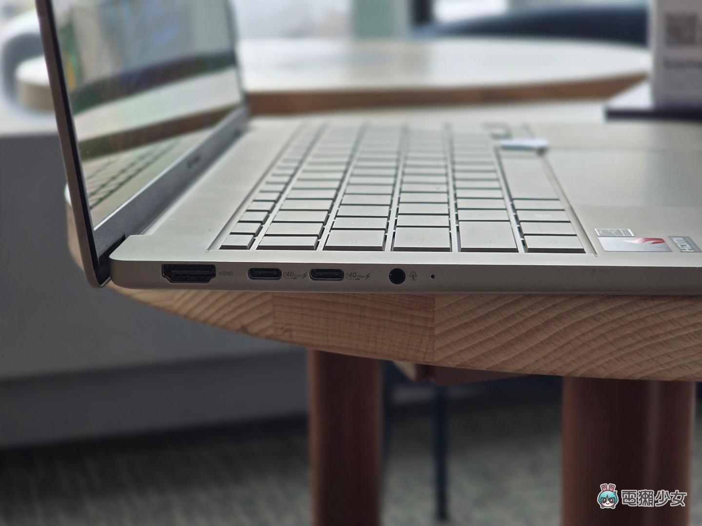 我選了一台高通筆電  ASUS Zenbook A14（UX3407）不到四萬元、低於一公斤