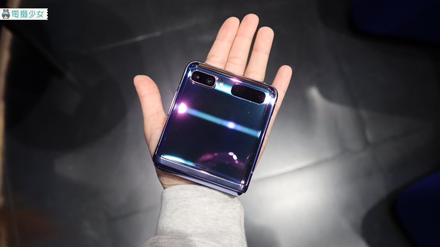 出門｜我就正！三星摺疊機 Galaxy Z Flip 上手玩 外型超美、轉軸牢固 還是首款玻璃摺疊螢幕手機
