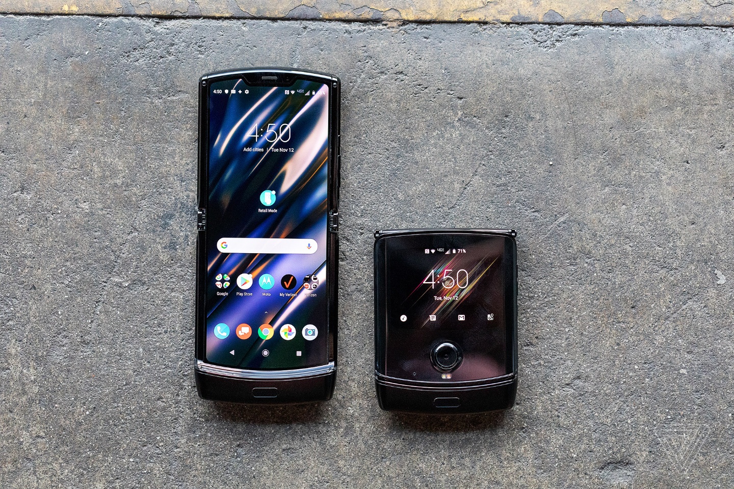 Motorola 帶著折疊手機『 RAZR 』回歸了！保留經典下巴設計 打開就是現代的智慧型手機！