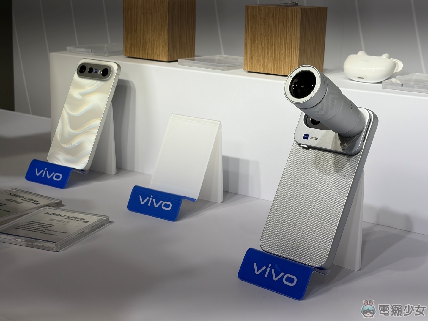 出門|手機還是口袋攝影機?vivo X300 Ultra 震撼登台 攜手 X300 FE 打造全焦段創作宇宙 出門|手機還是口袋攝影機?vivo X300 Ultra 震撼登台 攜手 X300 FE 打造全焦段創作宇宙