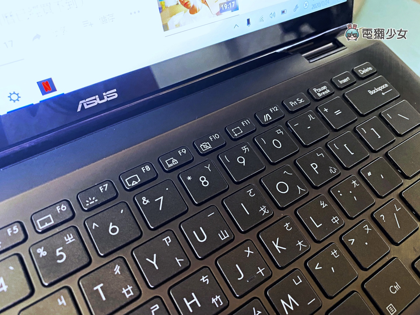 開箱｜『 ASUS ZenBook Flip 14 (UX463) 』翻轉觸控筆電！搭載虛擬數字觸控板又有 360 度可翻轉觸控螢幕！