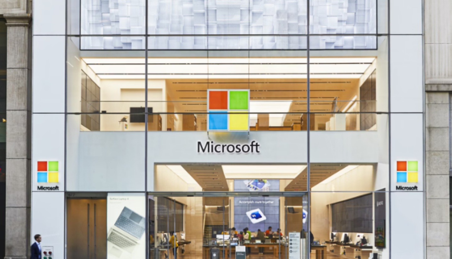 微軟推出 2025 聖誕「醜毛衣」回來了！Xbox、Clippy、Zune 全都亮相