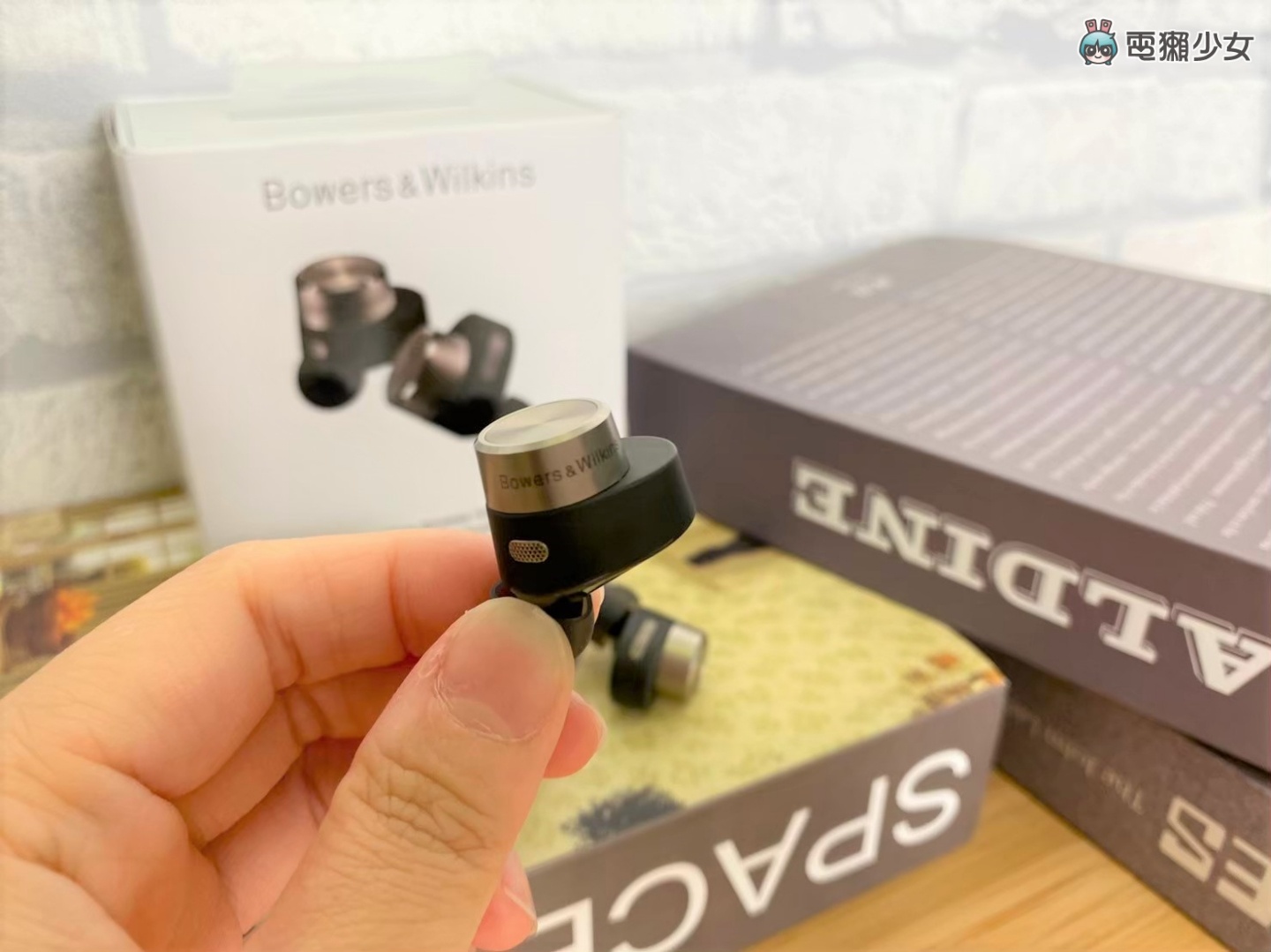 開箱｜奢華耳機體驗『 Bowers & Wilkins PI7 』音質超好 還能當藍牙發射器